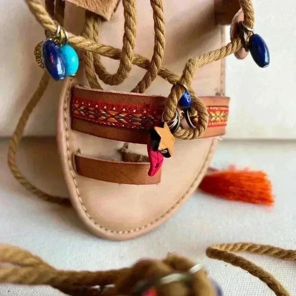 like new: Boho Summer hippie sandals with ropes and pompoms tie-up size 9 - Picture 4 of 9